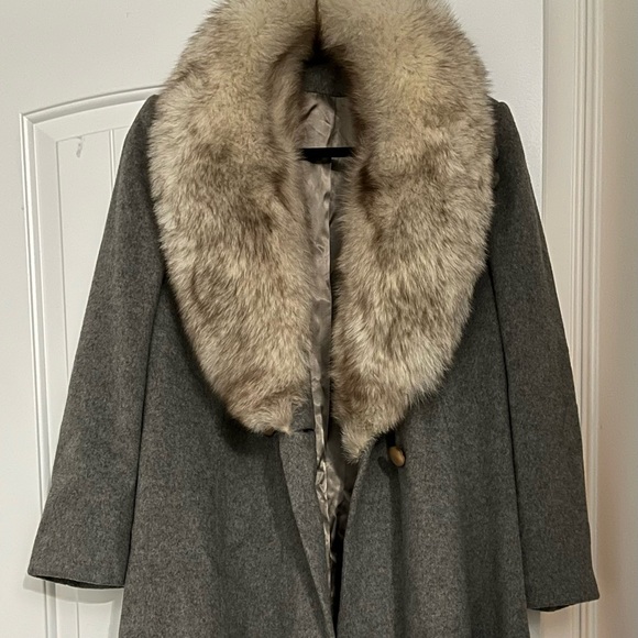 STUNNING! SUPER RARE Vintage ‘MONTALDO’S’ Gray Regency Cashmere And Fur Coat! - Picture 10 of 16